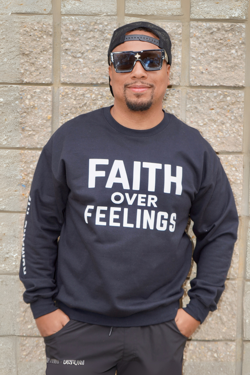 FAITH  OVER FEELINGS [SWEATSHIRT]